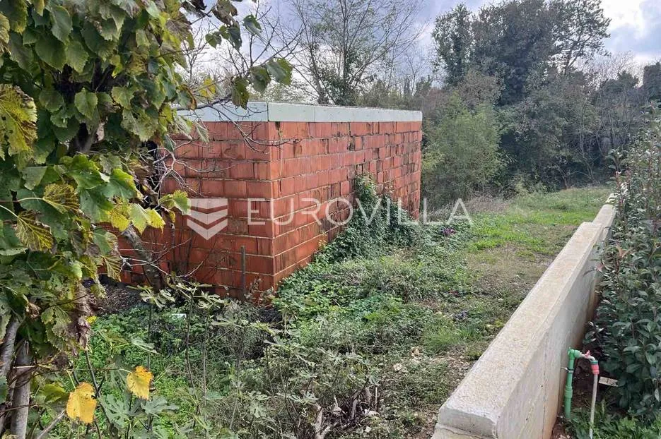 istra, krnica, građevinsko zemljište s nedovršenim objektom, 563 m² - slika 3