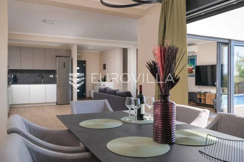 istra, krnica, moderna samostojeća kuća s bazenom i pogledom na more, 200 m² - slika 28