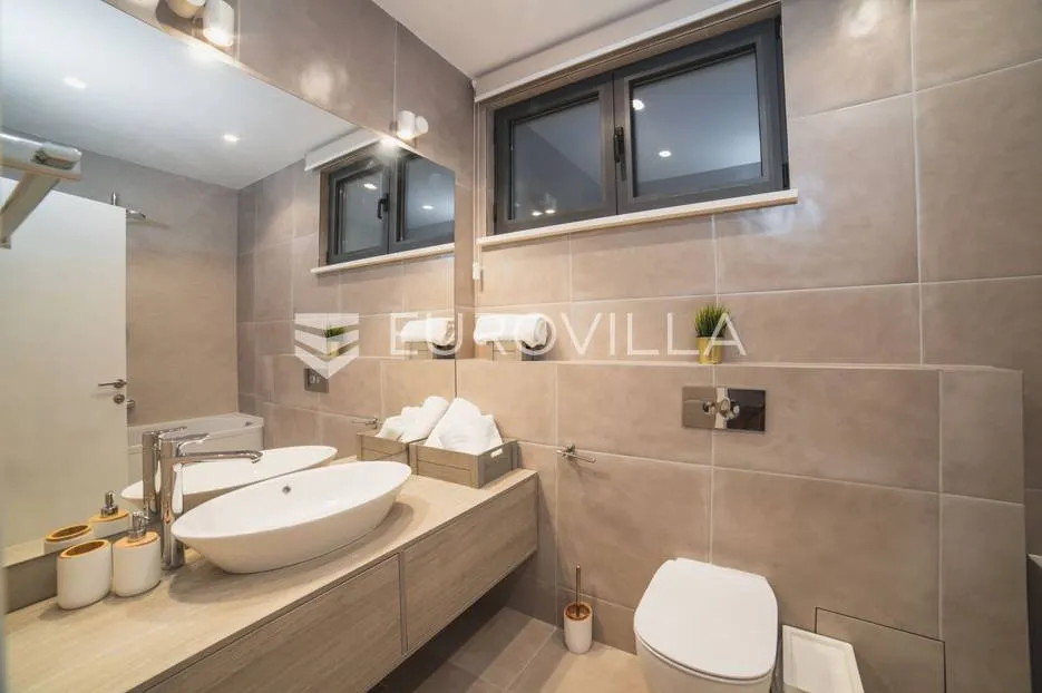 trogir, luksuzna vila s bazenom, nkp 368 m2 - slika 53