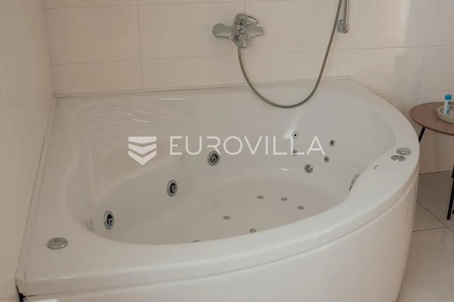 vinkovci, mirkovci, velika kuća s prostranim dvorištem - slika 21