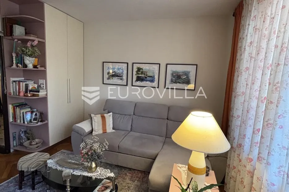pula, centar, dvosoban stan na traženoj lokaciji s dva balkona - slika 4
