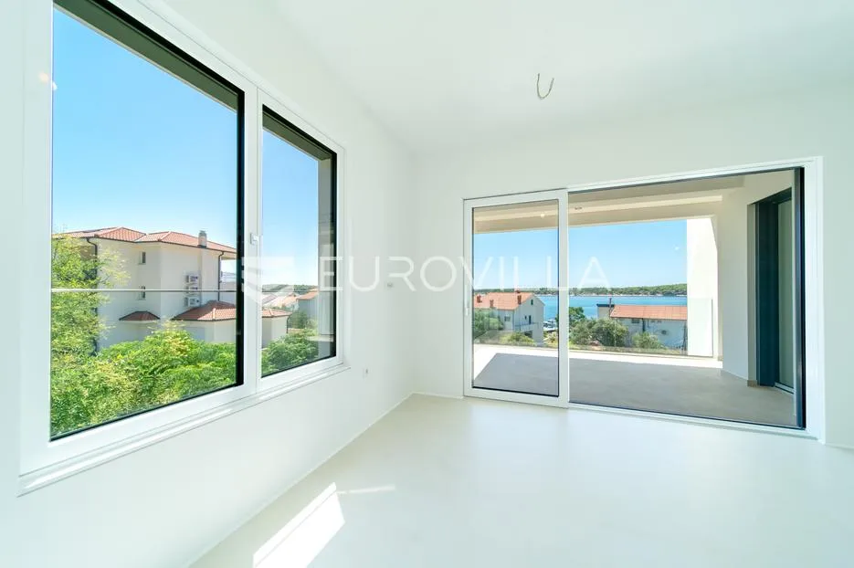 otok rab, barbat, moderan penthouse 107 m², krovna terasa - slika 11