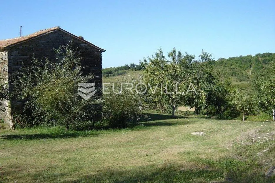 Karojba, kompleks zemljišta na lokaciji koja pruža privatnost, 16,637 m2 - Novaki Motovunski, Karojba