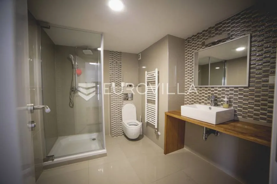 centar stan 205m2 podijeljen na 5 apartmana i sobu - slika 35