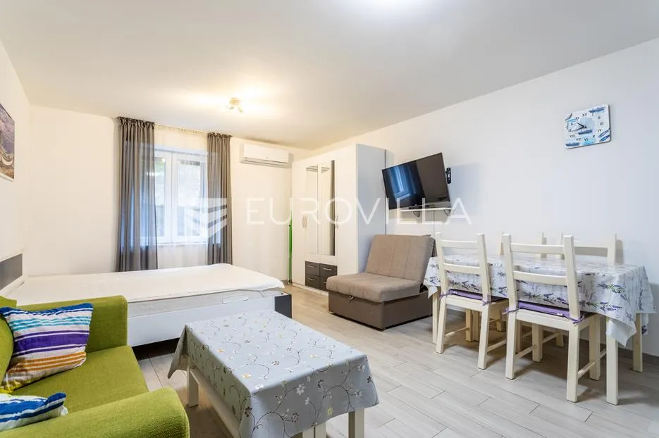 split, bol, dva namještena studio apartmana u centru grada - slika 28