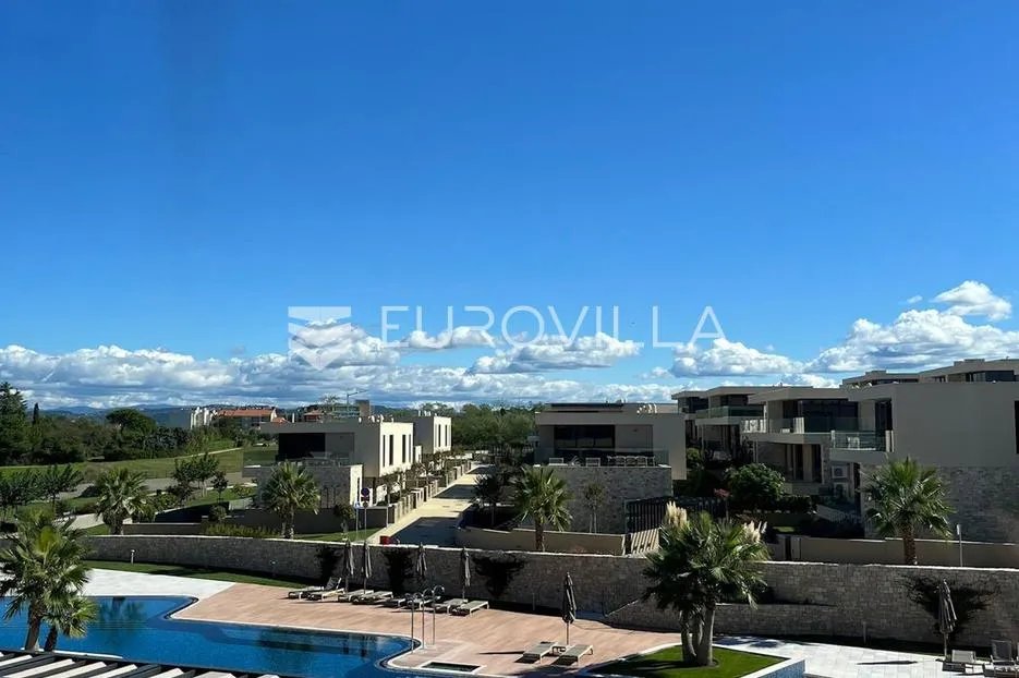 istra, savudrija, petram resort, dvosoban stan 65 m², pogled na unutrašnji bazen, drugi kat - slika 9