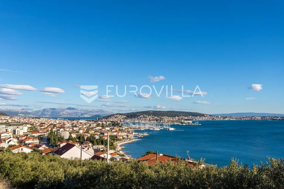 trogir, seget renovirana kuća s tri novouređena stana od 250 m², s gražom i parkingom - slika 3