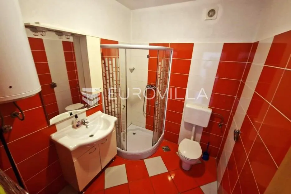 vir, prostrani apartman u prizemlju s terasom i privatnim vrtom - slika 12