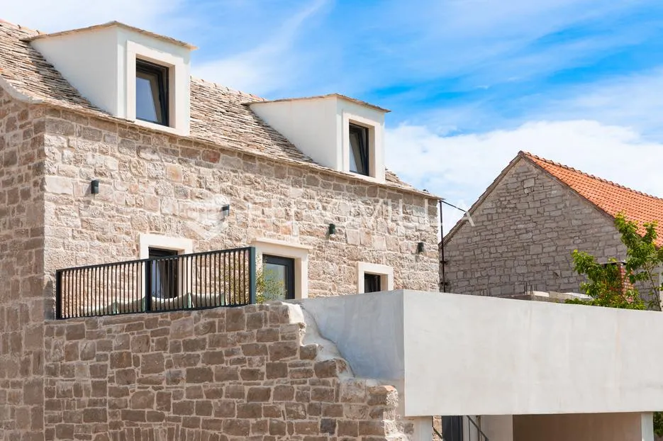 brač, pučišća, unikatna kamena vila - slika 11