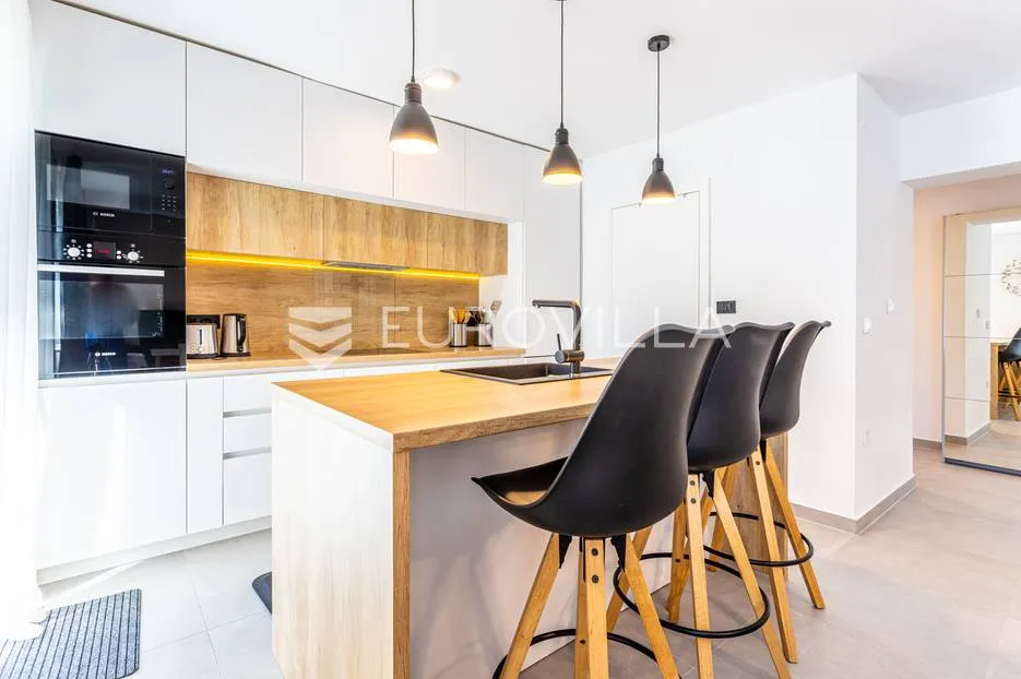 split, bol, moderan penthouse, 4 spavaće sobe - slika 9