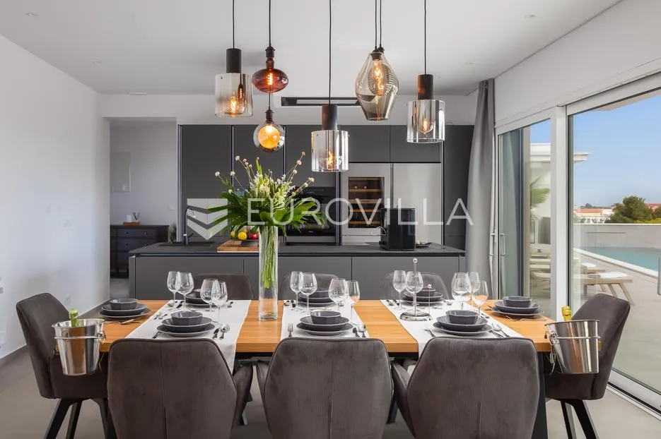 vodice, moderna vila s bazenom i pogledom na more, 332,92 m² - slika 7