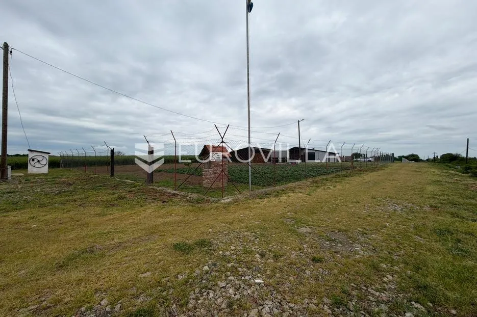 đakovo, vikendica i gospodarski objekti na prostranom imanju - slika 3