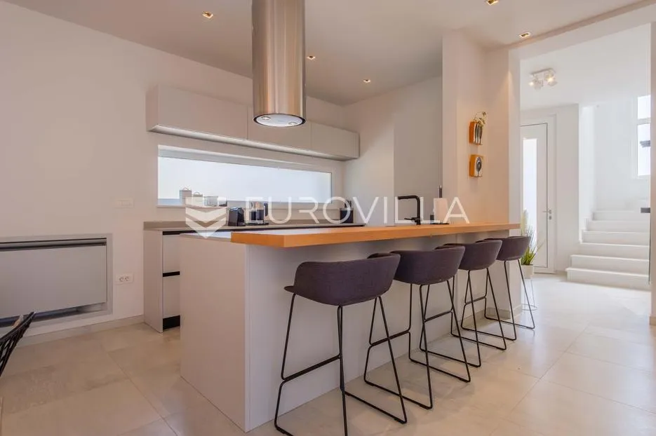 istra, funtana, moderna vila 180 m² s bazenom i privatnim parkingom - slika 2