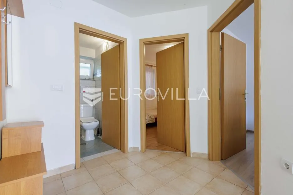 istra, medulin, kuća s dva stana, 100 m od mora - slika 9