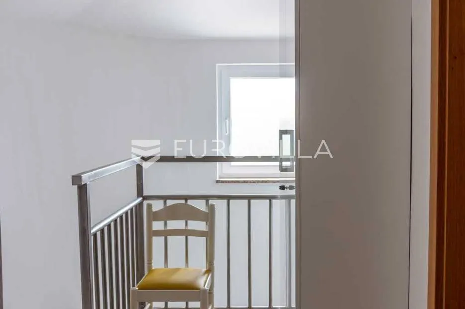 istra, peroj, apartmanska kuća s prekrasnom okućnicom i panoramskim pogledom na brijune - slika 32