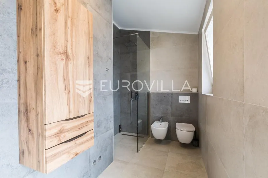 istra, pula, potpuno renovirana austrougarska villa u srcu pule - slika 32