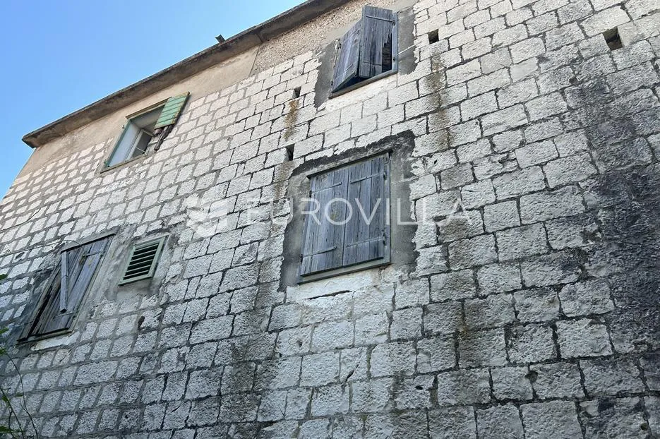 trogir, okrug gornji, stara kuća u nizu površine 150 m² - slika 4