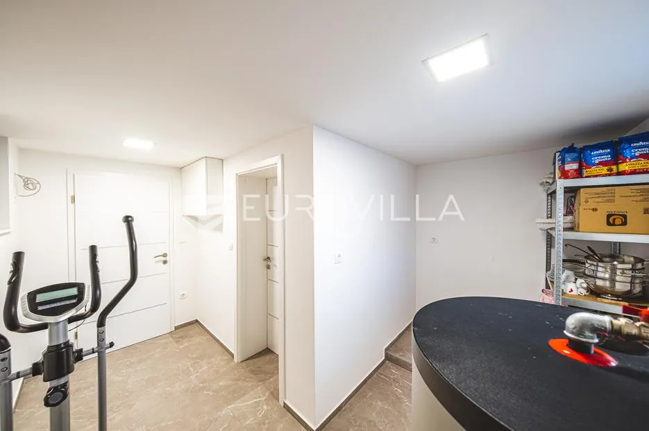 zagreb, podsused, predivna moderna kuća 278 m2 - slika 23