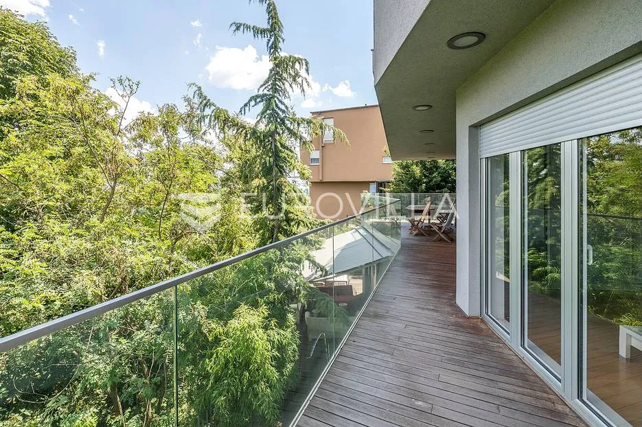 cmrok, prekrasan trosoban stan 110 m² - slika 12
