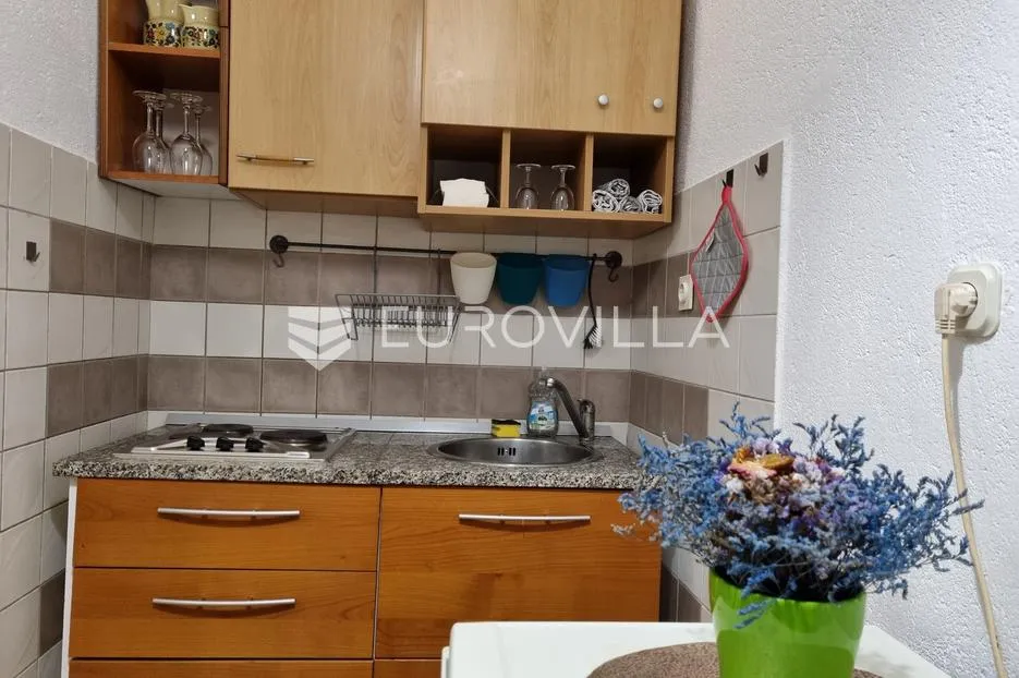 pula, zgrada sa 4 stana po 40 m2 u centru grada - pogodna za najam - slika 8