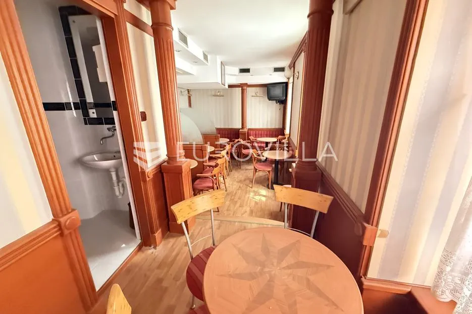 pula, centar, stambeno, poslovni kompleks s dva kvalitetna stana i caffe barom, 272.02 m² - slika 12