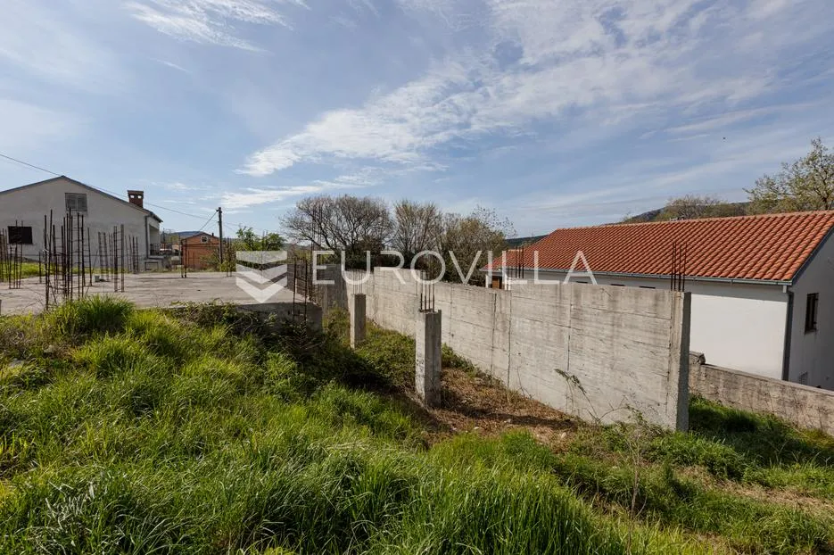 crikvenica, grižane, građevinsko zemljište od 574 m² za započetom gradnjom - slika 3