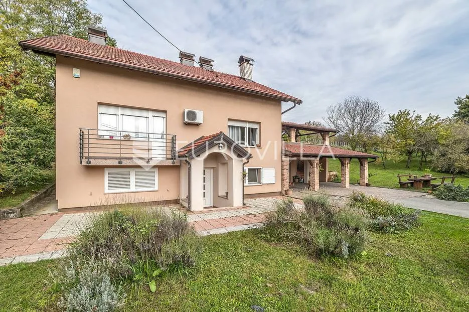 zagreb, borčec prekrasna obiteljska kuća 400m2 na parceli 1670m2 - slika 10