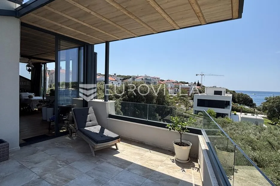 medulin, pješčana uvala, ekskluzivan penthouse prvi red do mora - slika 26