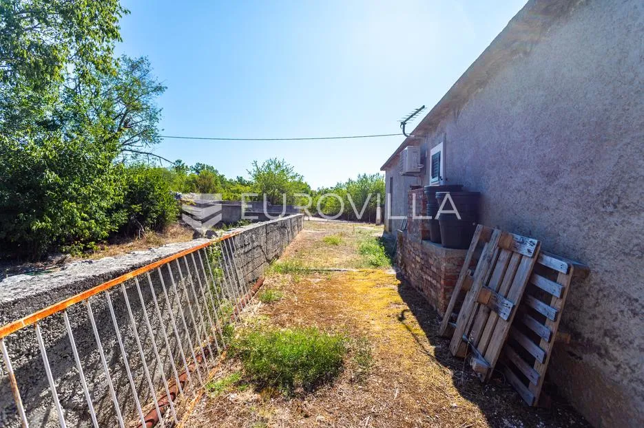 klis, korušce, kuća s okućnicom - slika 22