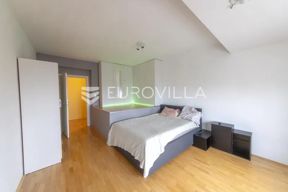 osijek, novi grad, 4 sobe penthouse 166 m² s garažom i liftom (moguće poslovni) - slika 22