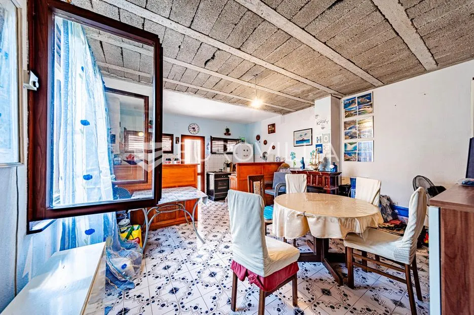 otok korčula, vela luka, kamena kuća u centru mjesta - slika 10