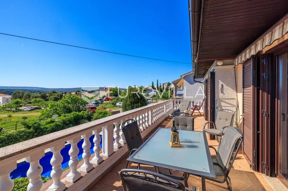 krk, punat, samostojeća kuća s dva apartmana po 100 m², studio apartman, bazen, garaža, sauna - slika 32