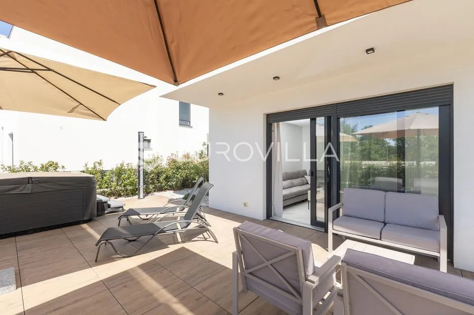istra, poreč, najam kuće 116 m² s jacuzzijem i vrtom na super lokaciji s pogledom na more - slika 32