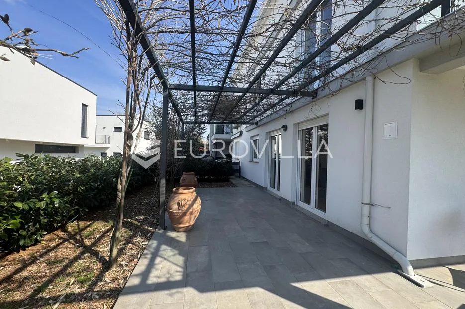 istra, žbandaj, troetažni stan 126 m² s 4 spavaće sobe, vrtom i parkingom - slika 39