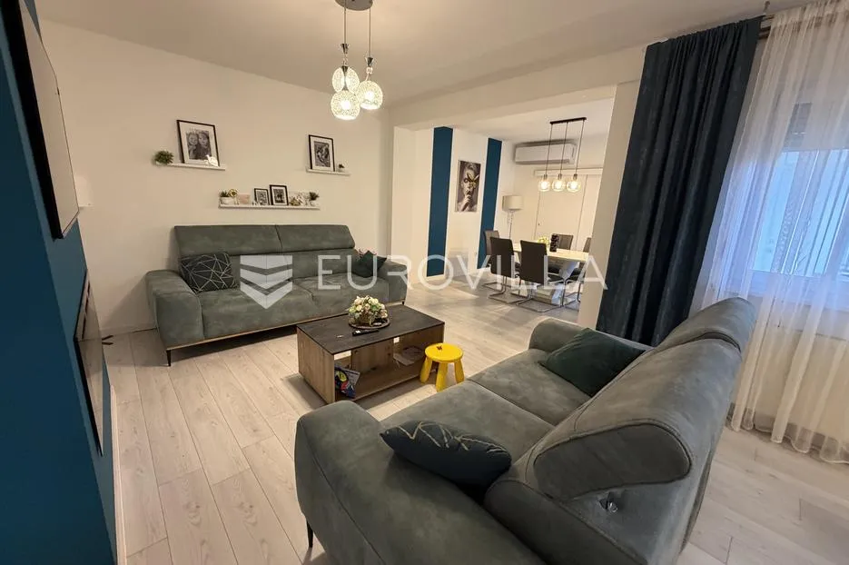 đakovo, centar, novouređena kuća 250 m² - slika 6