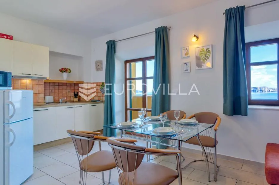 senj, kuća s četiri apartmana i bazenom, 346 m² - slika 21