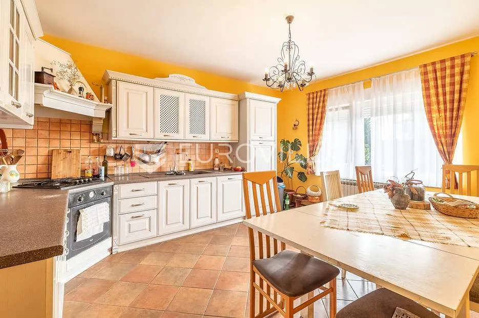 zagreb, borčec prekrasna obiteljska kuća 400m2 na parceli 1670m2 - slika 3