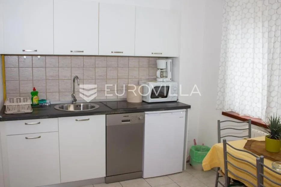 crikvenica, kuća s 8 apartmana i bazenom, 500 m od mora, izvrsna investicija - slika 25