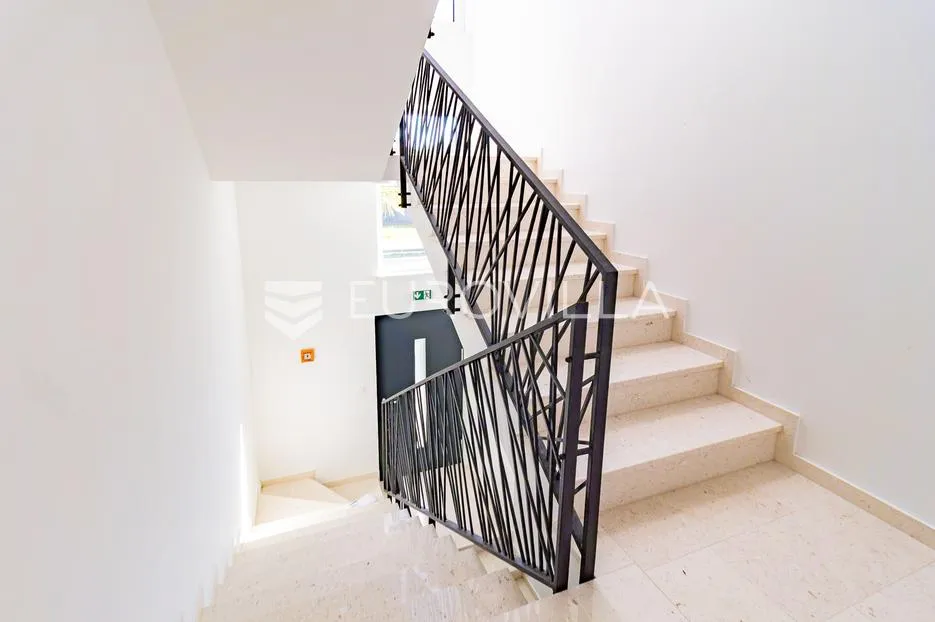 otok krk, malinska, luksuzan novouređen stan 97 m² - slika 16