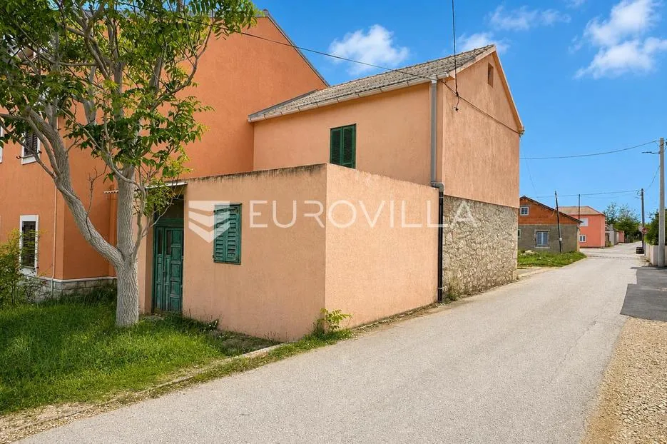 zadar, privlaka, dvojna kuća za renovaciju 300 m od mora - slika 2