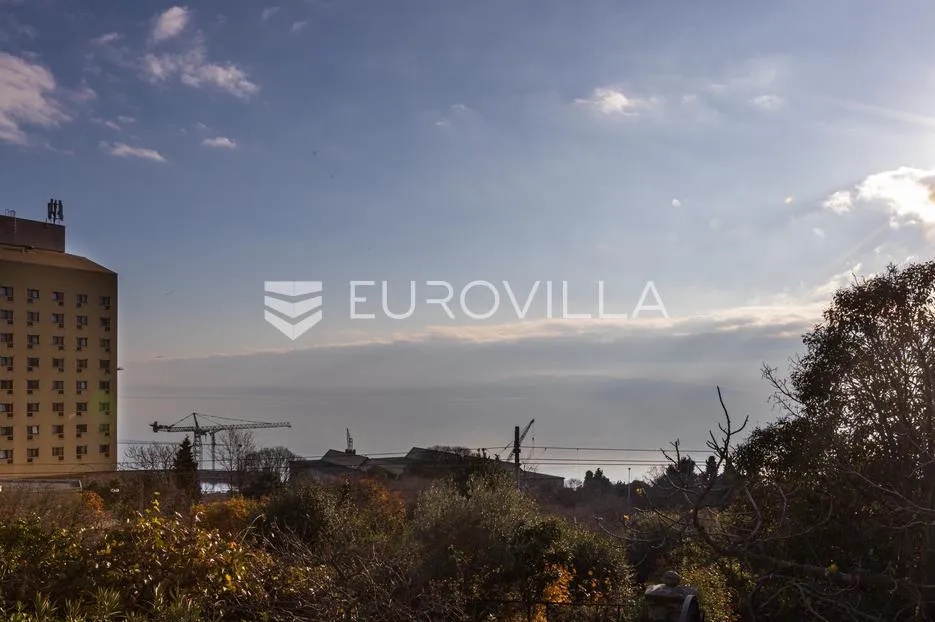 rijeka, zamet, dva uređena stana površine 95 m² s vrtom - slika 24