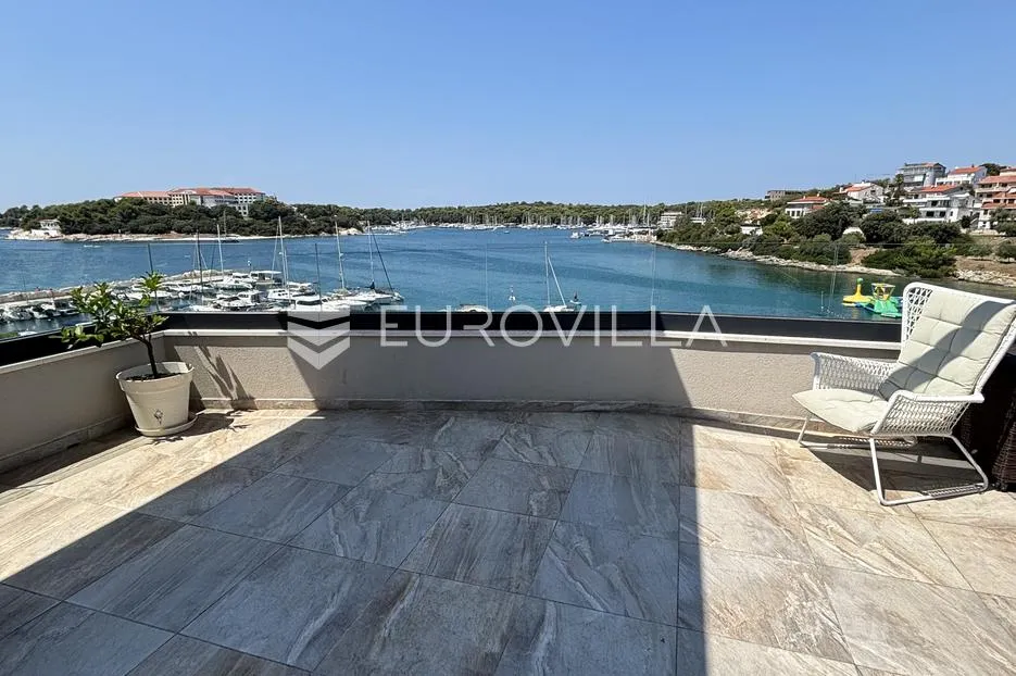 medulin, pješčana uvala, ekskluzivan penthouse prvi red do mora - slika 3