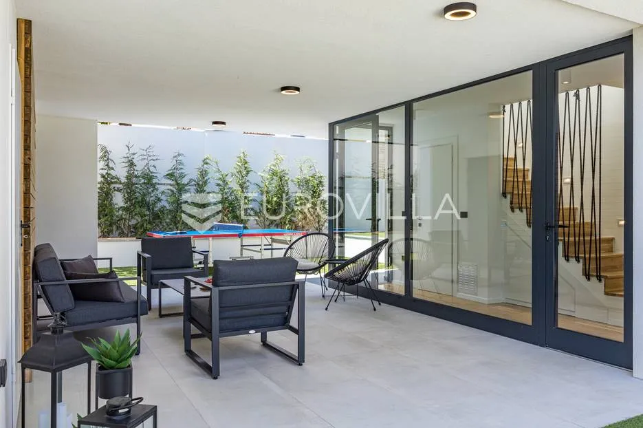 istra, medulin, prekrasna moderna dvojna vila nkp 220m2 - slika 114