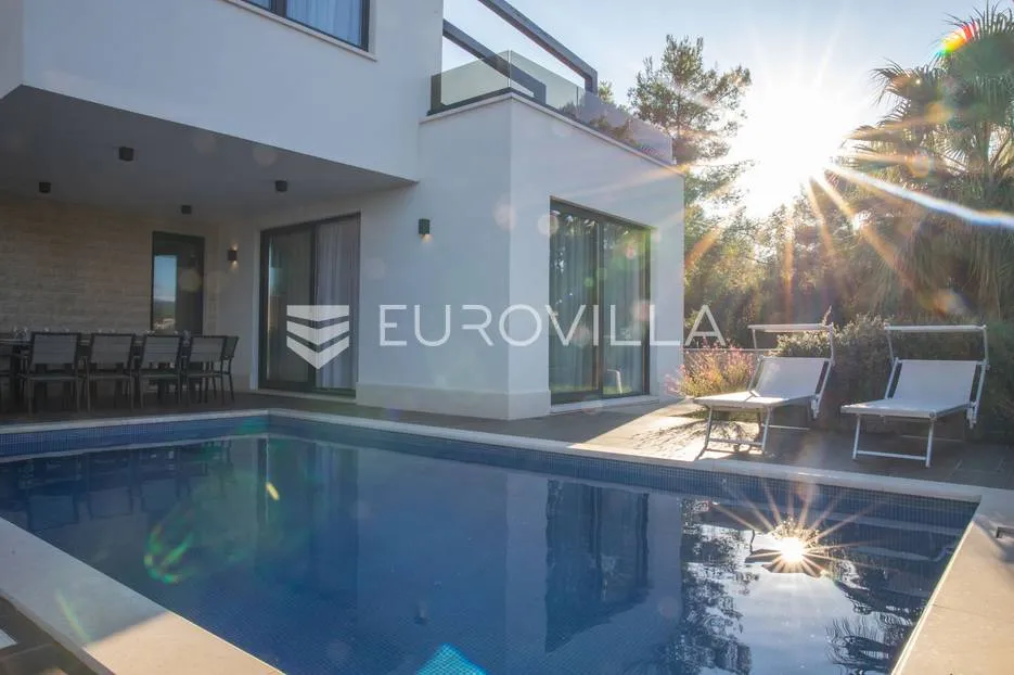 trogir, prekrasna luksuzna vila nadomak mora - slika 31