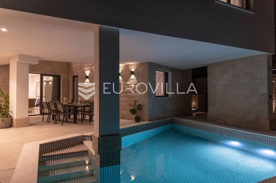 trogir, luksuzna vila s bazenom, nkp 368 m2 - slika 73
