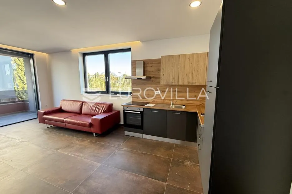 istra, medulin, dvosobni stan novogradnje na neponovljivoj lokaciji, 1. kat, 53 m², 50m od mora - slika 2