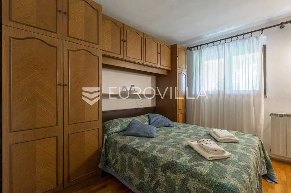 štinjan, prekrasna kuća u nizu s vrtom i pogledom more 300 m² - slika 69