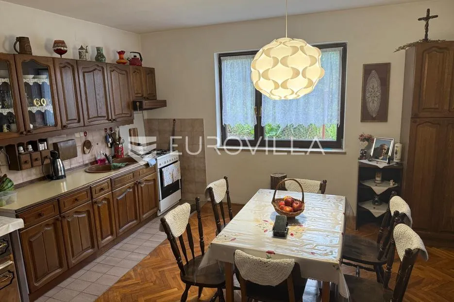 Duga Resa, Mrežnički Brig, kuća 350 m2, 130 m do Mrežnice - Mrežnički Brig, Duga Resa