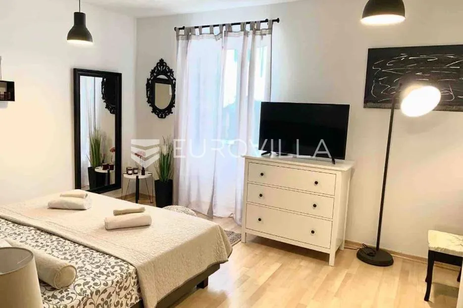 istra, pula, renovirana i namještena kuća nedaleko pulske arene, 93 m², dvorište 63 m² - slika 11