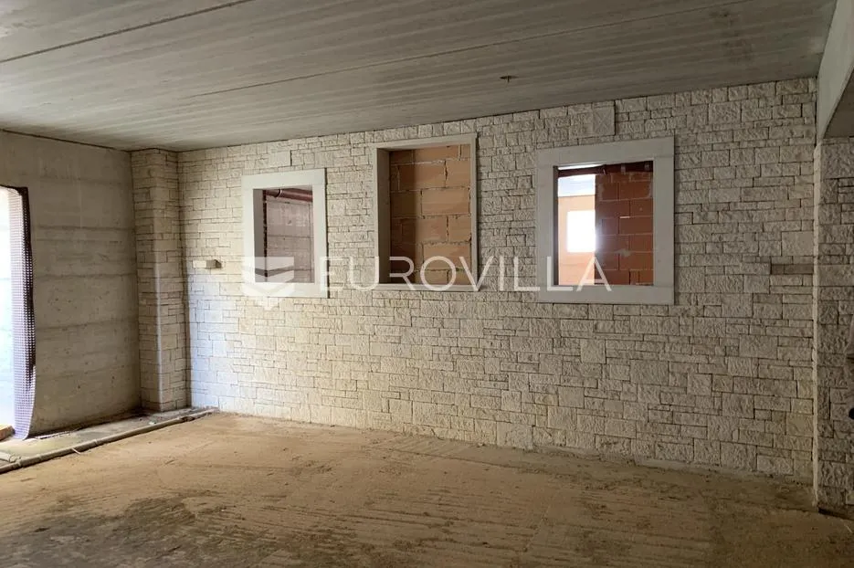 istra, novigrad, skladišni prostor 621 m² na izvrsnoj lokaciji - slika 1